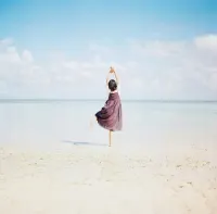 大多年少的友誼，只可共青春，不可共成長(zhǎng)。
殊途同歸是偶然，背道而馳才是常態(tài)！
有些人來(lái)過(guò)就好，不必一生，但念一程。配圖