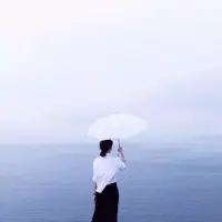 智慧沒有煩惱，慈悲沒有敵人。
如果你還有看不慣的事，說明你智慧還不夠；
如果你還有看不慣的人，說明你的慈悲還不深。配圖