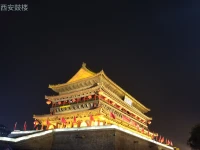 我們常常在意自己在別人的眼里究竟是什么樣的形象，為了給他人留下一個比較好的印象，我們總是揣測別人對自己的看法，盡量讓自己符合別人喜歡的那個自己的形象。其實，一個人是否成功，并不在于自己比他人優秀多少，而在于他在精神上能否得到幸福和滿足。所以，淡定的人，永遠不會在乎別人怎樣評價自己，是得是失、是癡是愚、是成失敗，這些都不能成為干擾我們幸福的因素。贏又如何，輸又如何，只做自己，過自己的日子，我們的幸福與任何人無關,只與我自己的心有關。
        ——弘一法師人生智慧配圖