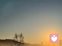 尽兴生活，
偶尔叛逆一下也没关系！
穿越风雨，
遇见了久别的自由，
听，风吹过……