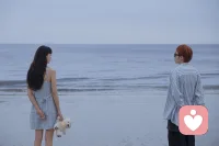 總遇渣男，談不好戀愛的女生，一般都有社交問題

比如：捧場王，不敢違背別人、僥幸心，沒有勇氣面對問題、依賴感，自己拿不了主意

沒有自己的思辨能力，一切聽天由命或者破罐子破摔

男人有好有壞，要和好男人惺惺相惜，你就要向外散發(fā)和好男人同頻的能量

能量最直接的顯化表現(xiàn)就是一個人的社交力

比如：

你朋友想借你的東西用幾天，你哪怕不樂意，你的第一反應(yīng)都是同意

因為你搞不清楚拒絕對方會不會生氣，你不想承擔(dān)后果，所以只能順從

你也說不出得體的拒絕話術(shù)，所以就待在自己的舒適區(qū)，永遠不和別人發(fā)生沖突，只讓自己憋屈

慢慢的，你變得大腦鈍化，區(qū)分不了人性的好壞/要求是否合理/行為是否得當，活得也渾渾噩噩

討好和讓利吸引來的永遠是愛占便宜的人和騙子

公平相處/自尊自愛/腦子有數(shù)，吸引來的是德行優(yōu)良，愛護你的人

學(xué)會拒絕和表達，才能讓你學(xué)會篩選，找到優(yōu)質(zhì)男，職場生活哪哪都順利配圖