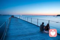 那些一邊輕蔑的打壓你，說你這不好那不行，一副高深莫測的樣子，又不告訴你怎么改變、進步的人比誰都淺薄、無知、壞

不要相信他們的話，你挺好的，以后會更好 ???配圖