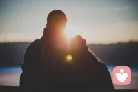 當(dāng)你自身沒有時(shí)，向外求來的全是災(zāi)難

你缺愛，就得不到愛

你缺自信，圍繞在身邊的全是打壓

你不配得重，就收獲不到財(cái)富

只有你自己擁有的時(shí)候，老天才會(huì)把最好的給你

去想象【已擁有】的狀態(tài)，會(huì)有驚喜 ???配圖