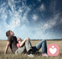 我感覺嫁得好的女生都有一個特點：哪怕遇到看不慣的人和事，也能按捺住評價心和批判欲

這種女生都身有靜氣，一般不和別人撕破臉，說話也溫溫柔柔的，很吸引優(yōu)質(zhì)桃花

凡是有能力的潛力股，都喜歡找這樣的老婆，他們自己處事也會中庸有禮，考慮通盤，顧慮長遠，那種動不動就和別人撕逼卷入是非八卦中的人，他們是有多遠躲多遠的

這就是傳說中的什么人吸引什么人吧，話說回來，誰又能保證自己一時的評價就一定對呢？所以多看多思少評價才是旺自己、招貴人之道

你想吸引到什么樣的男人、生活，先把自己變成相應的女人，過上這樣的生活配圖