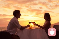 過得好的女人都懂得：自我負責

總想著讓別人來為自己負責的女生喜歡別人主動替自己著想

男友和哥們吃飯沒有帶她

她很生氣，她覺得男友沒有把她規劃到未來生活中、不夠愛她和認可她

男生一臉郁悶，覺得女生上綱上線，不講道理，最后兩人不歡而散

自我負責的女生最擅長的事情就是【提要求】

【你下次吃飯帶上我呀】【下次把你朋友介紹給我認識叭】

綠茶+有頭腦的女生還會說得更柔弱些【你怎么不帶我去見你朋友呀】【我擔心你有別的顧慮呀】【我怕你還沒有認定我哦】

她們雖然嘴巴上這樣說，但內心一點也不慌，安穩得很，男生稍微哄哄她，她就能喜笑顏開

既滿足了男生的英雄主義情結，又解決了自己的問題

當然相處越久的關系，越要簡潔有力而非柔弱委婉，其中力度大家自行拿捏

只有笨+沒有頭腦的女生才會直接一桿子把對方打死【你不愛我】【根本沒有把我規劃進未來中】甚至直接黑著臉、受害者哭泣

最后兩人越走越遠，再美的女生攤上這種性格美貌也要打到1折配圖