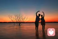 咨詢會影響到個體心態(tài)和思維方式 進而影響你的行為模式
?
?如果你相信自己會變好+有方向 在之后的生活中 你就會無意識的尋找自己變好的證據(jù)、事件，然后推動命運真的變好
?
?咨詢的意義就在于此：給你好的心理暗示 讓你未來往好的方向走配圖