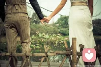 消耗女人的男人：

1、不愿意和你分手，又不好好珍惜你的男人

2、整天喊忙喊累，头疼眼睛疼手疼，感觉很虚弱的样子

3、遇到问题不去解决，只会抱怨老天不公，别人都针对他

4、面对小事犹犹豫豫，左右为难，内耗多

5、有冲突的时候第一时间躲开、让步，很loser，你去争取他还要说你脾气冲

6、许诺你的事做不到，你提这些诺言，他就说你逼他/不理解他

和这类男人在一起会破坏自身风水，萎靡不振，你有再多能量也经不起他蚕食和消耗配图