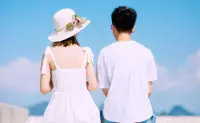 福報多/嫁得好的女人：你覺得她受了委屈，她云淡風輕（不是蠢，而是大格局）

總遇渣/往外貼錢的女生：你覺得只是小事，她撕心裂肺/憤憤不平

前者目標思維/豁達開明，注重實利+看透本質；后者喜歡斗氣斗狠/嘴硬心軟，看重面子+關注表象

前者越過越好，后者浪費青春+為情價買單

心能大，不易生氣，又有原則的女生過得更好配圖