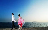 和男人約會(huì)時(shí)想加分，讓他對你心動(dòng)/印象好，想進(jìn)一步了解你

有一些很好用的tips

比如尋找一些和他的共同興趣/經(jīng)歷，都喜歡玩劇本殺、有海外留學(xué)經(jīng)歷、喜歡看書探店美食等等

又比如吃飯的時(shí)候給他夾上一兩次的菜，不用太多，太多了媽味重，完全沒有又沒有親和感，稍微小照顧他一下就會(huì)很貼心，給他留下心動(dòng)又深刻的印象

人都更喜歡關(guān)愛自己，滿意自己的人，人性是利己的

但人性又很奇怪，不喜歡那種輕易得來的東西，所以你只需要有一點(diǎn)小貼心就行

和他聊天的時(shí)候要會(huì)接話和拋梗，尤其是在他冷場或說錯(cuò)話時(shí)，要給他遞個(gè)臺(tái)階，這樣也會(huì)給對方留下非常好的印象

好印象+玩得來+一點(diǎn)小心動(dòng)

這樣就是完美的初約會(huì)印象了~之后的約會(huì)也可以繼續(xù)延續(xù)這個(gè)路線配圖