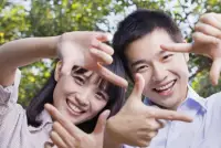 感情運好的女生：嘴甜?懶得管別人?走量思維，喜歡見不同男生。感情運差的女人：嘴狠?孜孜不倦的插手/批判/干預他人事，喜歡死磕一個男人。配圖