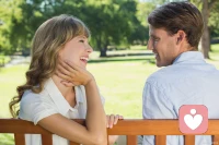 太在意就是一種低價值，因為你別無選擇

所以上趕著聊天，粘著對方，被怠慢了還不走開，在男人眼里就是一種低級

宇宙意志下是以能量波頻來識別好壞的，你匱乏你就價值低

哪怕你再漂亮、有錢、家世好，只要上趕著，就能把自己的價值打到3折

哪怕男人理性上知道你優秀，潛意識中也覺得你LOW+配不上他 ???配圖