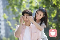 男人最愛撒的三個謊言：

1、性能力強，和他睡過的女人都滿意他，一晚上搞4、5、6次沒問題

2、女人都喜歡他，晚上想和他回家，但他拒絕了

3、很大方，樂意給女人花錢/買包，是位豁達多金的優質男

總之就是多金、大方、性能力好，受女人歡迎還專一不亂搞，反正很多男人都有意無意的愛往這方面貼金，至于真相嘛，大家自己品吧配圖