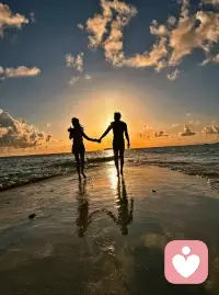 女生談戀愛有一個很明智的思想轉變：

從追逐男人的光芒轉變到【找一個滋養自己的男人，讓自己散發更璀璨的光芒】

追逐男人的光芒，成為所謂的小迷妹，忽視男人的其它品質，例如豁達、寬厚、紳士，會讓自己輸得更慘

有光芒的男人固然好，但他并不會為你付出什么，你孤注一擲的追逐他，只會讓自己受傷吃苦

你找滋養你的男人，變得越來越優秀，感覺到被愛，你散發出光芒，又能讓他更尊重你愛護你，這才是正向循環

讓男人跌落神壇，把自己放在神壇之上，這才是明智的做法配圖