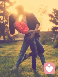 向上攀爬是非常困難的，老天會一直誘惑你去做墮落的事情

咨詢過很多案例后我的一個發(fā)現(xiàn)：當(dāng)人在自我發(fā)展受挫時，就很容易陷入執(zhí)念

比如反復(fù)分析前男友的想法、念頭；發(fā)朋友圈點贊的數(shù)量，別人對自己的印象；這個男人不夠愛自己，自己很難受

都是反復(fù)從外界拿取關(guān)注和能量的做法

當(dāng)我們自身受挫時，賺不到錢、項目虧損、升職無望、日子過得煎熬又無聊，我們就會向從外界拿能量來填滿自己，這是老天對人類的誘惑和考驗

如果你一頭扎進這種不甘心里，反反復(fù)復(fù)從別人身上摳能量和關(guān)注，那豈非耽誤自身發(fā)展

大部分平庸的人都陷入了這種陷阱里

鼓足勇氣準(zhǔn)備大干一場——發(fā)展受挫，灰頭土臉，想從外界拿能量，沉浸在一段糟糕的戀情中，最后人生一塌糊涂

只有不足1%的人在失憶受挫時仍然能鼓足勁兒重新上路，開啟新的人生，最后成功的也是他們

失落時不被各種執(zhí)念誘惑所迷惑，還能堅持自己最初的目標(biāo)，心力足的去行動，這種人不成功誰成功呢配圖