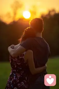 女人越急迫，價值感越低

著急代表你別無選擇，代表你非常認可男人的價值，代表你很怕失去他身上的好處

也代表著和你在一起男人虧了，他值得價值更高的女人，你配不上他

不管你真實的價值高或低，你的急迫會拉低你的價值感

當你想表白、急著約見面、甚至滾床單時想想這一點，你總不想自己顯得很猴急吧

需求感太多太弱勢就會一身罪孽，遭人嫌棄配圖