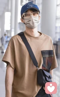 符龍飛1-4張
龔俊5-8張
雖然符龍飛不火，但是在我心里是最火的！加油符龍飛，我相信你
龔俊，祝你天天開心，萬事如意！加油！配圖