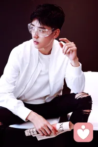 符龍飛1-4張
龔俊5-8張
雖然符龍飛不火，但是在我心里是最火的！加油符龍飛，我相信你
龔俊，祝你天天開心，萬事如意！加油！配圖