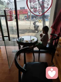 已經(jīng)過去的事就讓它過去吧，還沒有來到的事情，等他來到了咱們再和他較量，把當(dāng)下的事情處理好，已經(jīng)夠了！配圖