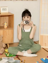 世事未諳之時，我亦憧憬美妙人生，邂逅，甜蜜，傷心，悲涼，肝腸寸斷，欲哭無淚，而后，自省，自愈，百毒不侵，刀槍不入，如此之后，才得云淡風輕，獨行于世。配圖