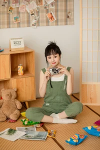 世事未諳之時，我亦憧憬美妙人生，邂逅，甜蜜，傷心，悲涼，肝腸寸斷，欲哭無淚，而后，自省，自愈，百毒不侵，刀槍不入，如此之后，才得云淡風輕，獨行于世。配圖