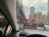 安慰的話安慰得了別人卻安慰不了自己，以前追求錢，追求想買什么買什么，現在卻連快樂都追求不來配圖