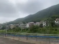 還得是外婆，一到休息就被安排回鄉下了，一到休息就安排送她來鄉下種菜配圖
