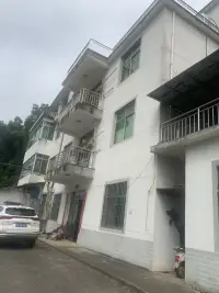 還得是外婆，一到休息就被安排回鄉下了，一到休息就安排送她來鄉下種菜配圖