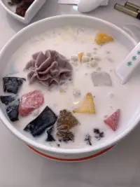 出來看房看到甜品店來了，太熱了??配圖