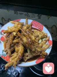 治愈自己的方式有很多種，下廚就是其中一種?????
生活是可以穿上圍裙做飯，也能換上小裙子??去工作！???♀?
不是只會上班，更不止是只會做飯，不做廚子可惜了?????配圖