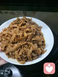 治愈自己的方式有很多種，下廚就是其中一種?????
生活是可以穿上圍裙做飯，也能換上小裙子??去工作！???♀?
不是只會上班，更不止是只會做飯，不做廚子可惜了?????配圖