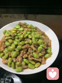 治愈自己的方式有很多種，下廚就是其中一種?????
生活是可以穿上圍裙做飯，也能換上小裙子??去工作！???♀?
不是只會上班，更不止是只會做飯，不做廚子可惜了?????配圖