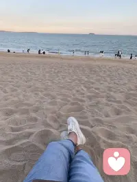 住在海邊的好處，過(guò)條馬路就是大海配圖