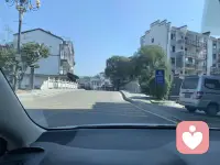 這條街從小走到大，外公曾經不論冬天夏天下雨下雪都會從這條路去接我回他的家，可惜如今長大了有能力了卻再也沒有那個外公了，本來應該是看外公去現如今看看我舅舅去，再去外婆的娘家那邊買點東西看外婆娘去，或許只能這樣才能彌補我這輩子的沒來得及報答的恩情罷了……配圖