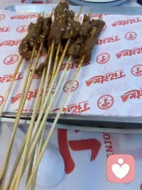 一個人開開心心吃配圖