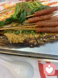 一個人開開心心吃配圖