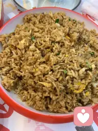 一個人開開心心吃配圖