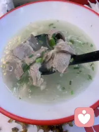 一個人開開心心吃配圖