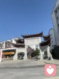一天跑了山路跑了安義去摘橘子??，又去了羅亭又去了老家一路上到灣里又去紅谷灘，又去老城區，然后又回灣里又回梅林月亮灣，今天一天都很充實就是費油費??配圖