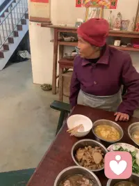 真是黑燈瞎火，一來(lái)就跟我說(shuō)怎么摔跤了，外婆一個(gè)電話我就跑來(lái)外婆娘家配圖