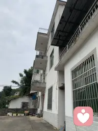 還得是外婆，一個電話上班的人立馬跑來帶她回鄉下配圖