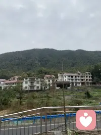 還得是外婆，一個電話上班的人立馬跑來帶她回鄉下配圖