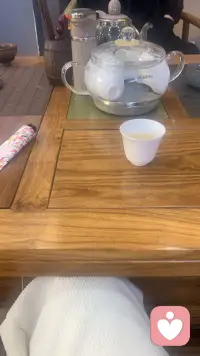 我簡直就是話癆跑到別的店聊天，隔壁不認識的都變得認識了，簡直猶如話癆配圖