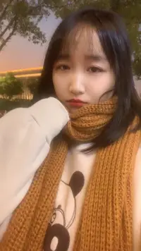 一瞬間 難過突然涌上心頭 心空了 眼淚也不聽話了.”配圖