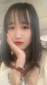 早就不是遇到風雨就回家的小女孩了 是站在風雨里也面不改色的大人.配圖