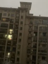 南昌終于下雪了??，這幾天抖音瘋狂說要下雪還不相信，一覺醒來白茫茫配圖