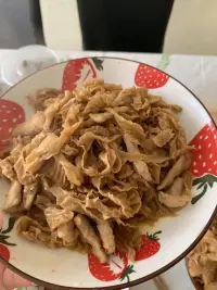 今晚吃的真雜亂，因為想吃蛋炒飯炒了一個蛋炒飯，想吃泡面又煮一泡面，結果又想吃團子又煮一份團子??，還煮了一份飯配圖