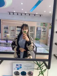 自拍還是要發的，萬一誰眼瞎看上呢
年輕一定要拍照片，以后老了還能網戀配圖