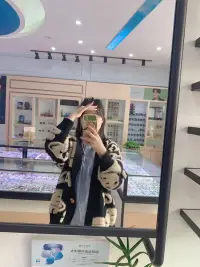 自拍還是要發的，萬一誰眼瞎看上呢
年輕一定要拍照片，以后老了還能網戀配圖