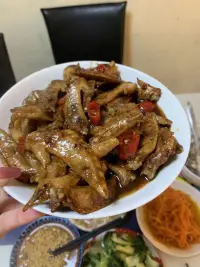 回灣里了，雖然沒幾個人吃飯但是必須還是滿滿一桌，吃完這餐年就結束了，又要開始期待來年的過年了??配圖