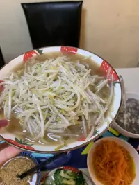 回灣里了，雖然沒幾個人吃飯但是必須還是滿滿一桌，吃完這餐年就結束了，又要開始期待來年的過年了??配圖